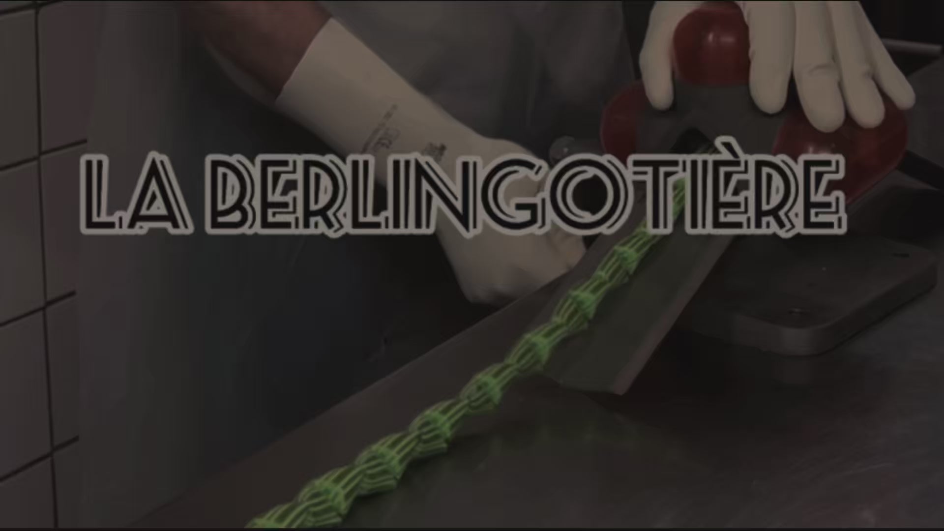 Charger la vidéo : video explicative de la machine a berlingots Berlingotière Jassaranis